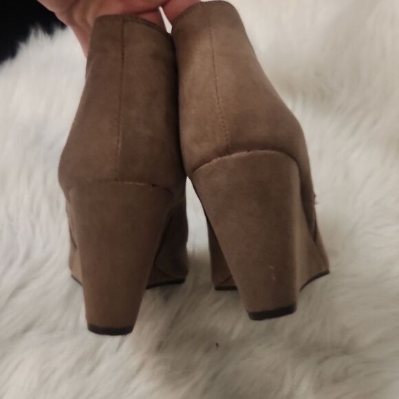 BCBG Paris Wyno Wedge Bootie Sz. 39 - Picture 6 of 9